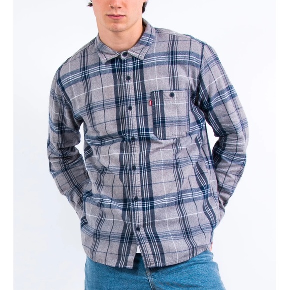 Levi’s size M blue & grey plaid 100% Cotton button up long sleeve flannel shirt - Picture 2 of 16